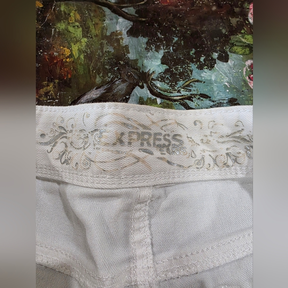 Express White Cropped Jeans for Women - Picture 3 of 11